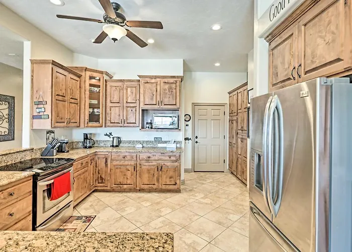 Holiday home Luxe Retreat W/ Havasu View & Pool! Lake Havasu City