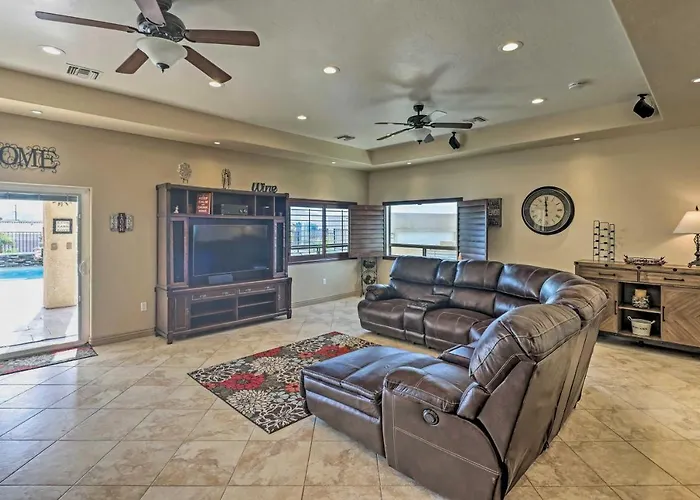 Luxe Retreat W/ Havasu View & Pool! Holiday home *