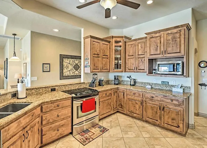 Luxe Retreat W/ Havasu View & Pool! Holiday home Lake Havasu City