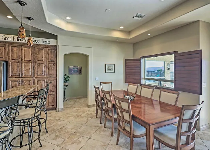 Luxe Retreat W/ Havasu View & Pool! Holiday home *