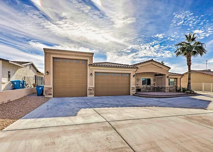 Luxe Retreat W/ Havasu View & Pool!