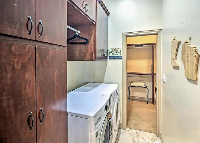 Luxe Retreat W/ Havasu View & Pool! Lake Havasu City