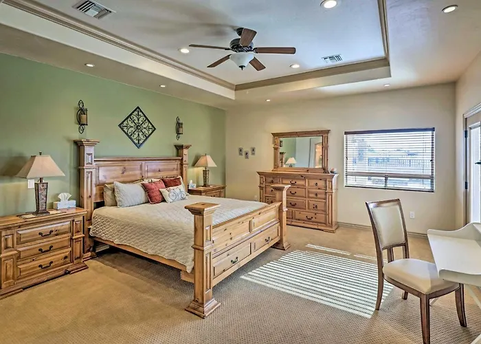 Luxe Retreat W/ Havasu View & Pool! Holiday home