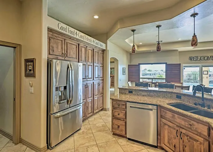 Luxe Retreat W/ Havasu View & Pool! Holiday home *