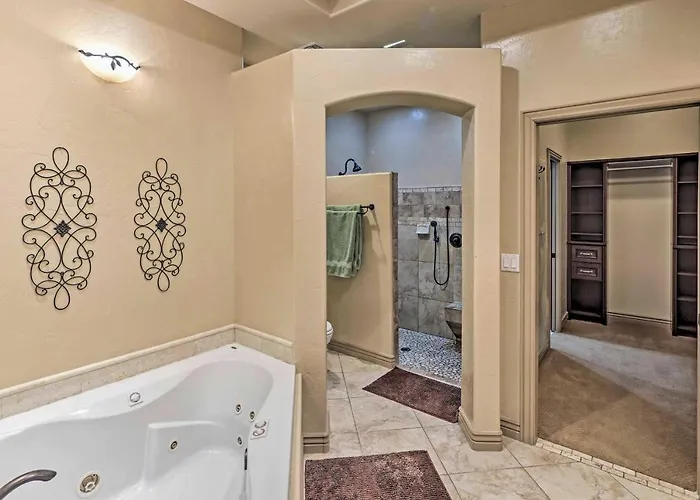 Holiday home Luxe Retreat W/ Havasu View & Pool! *