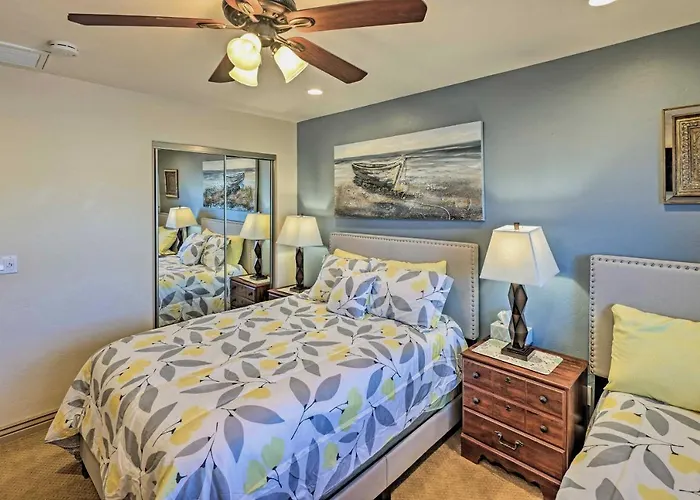 Holiday home Luxe Retreat W/ Havasu View & Pool!