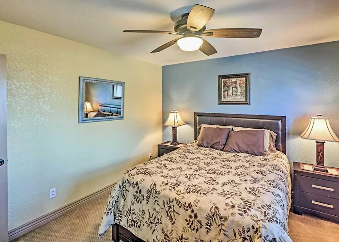 Holiday home Luxe Retreat W/ Havasu View & Pool!