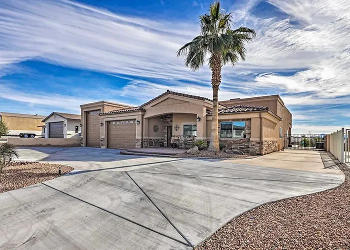 Holiday home Luxe Retreat W/ Havasu View & Pool!