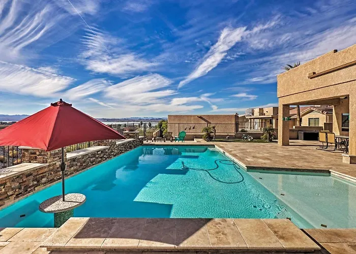 Luxe Retreat W/ Havasu View & Pool!